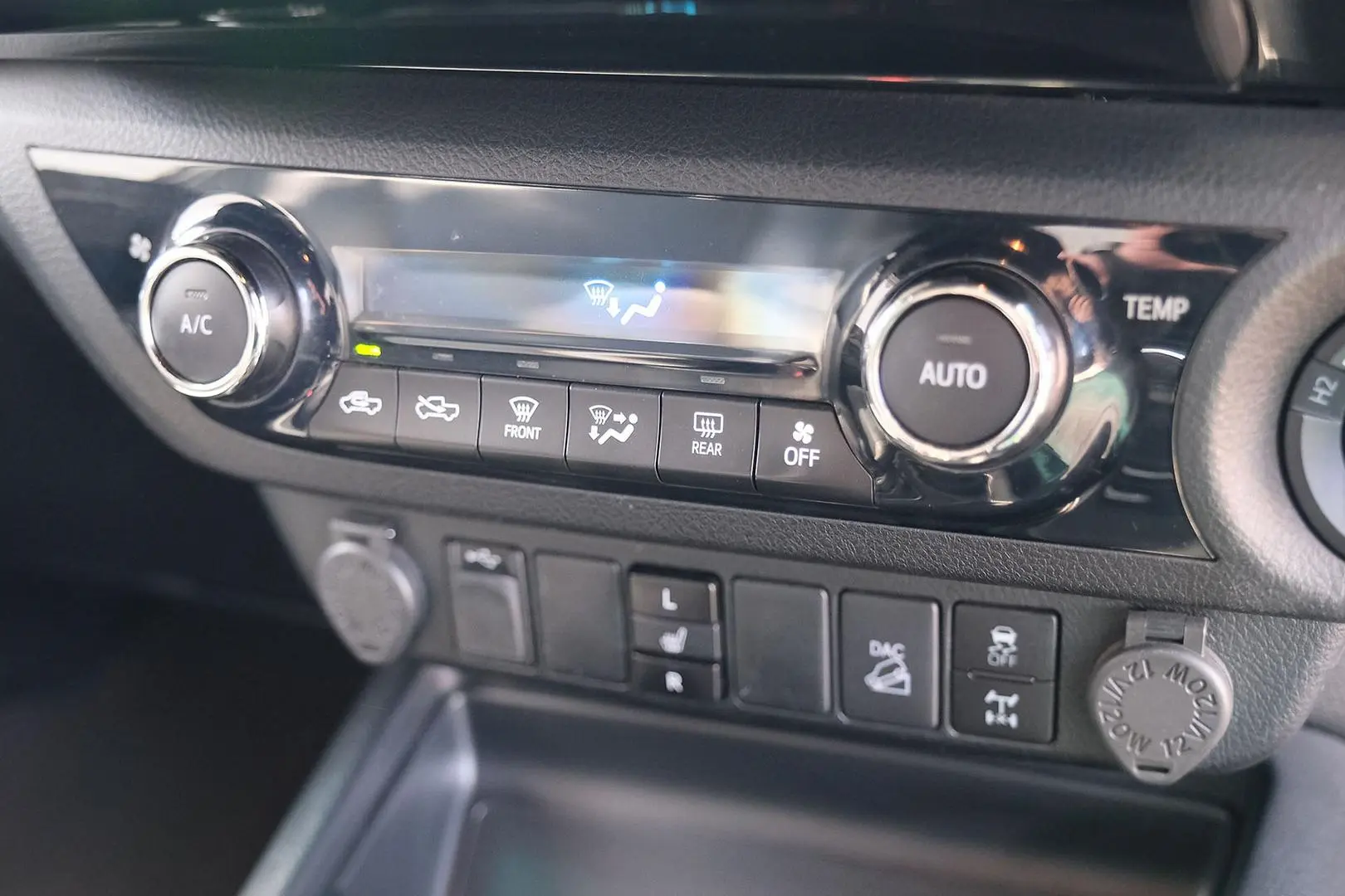 2021 Toyota Hilux Gallery Image 22