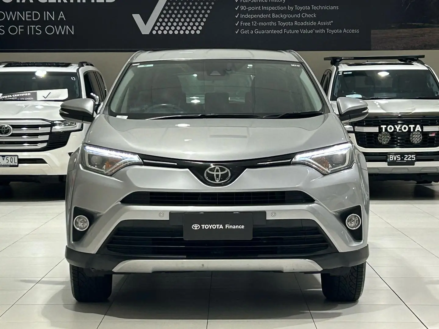 2017 Toyota RAV4 Gallery Image 4