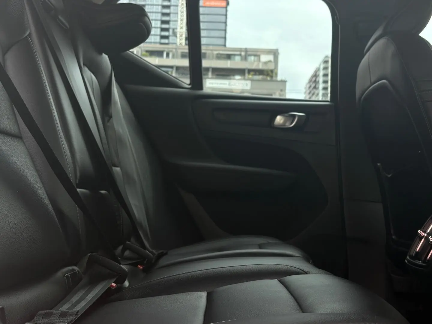 2021 Volvo XC40 Gallery Image 13