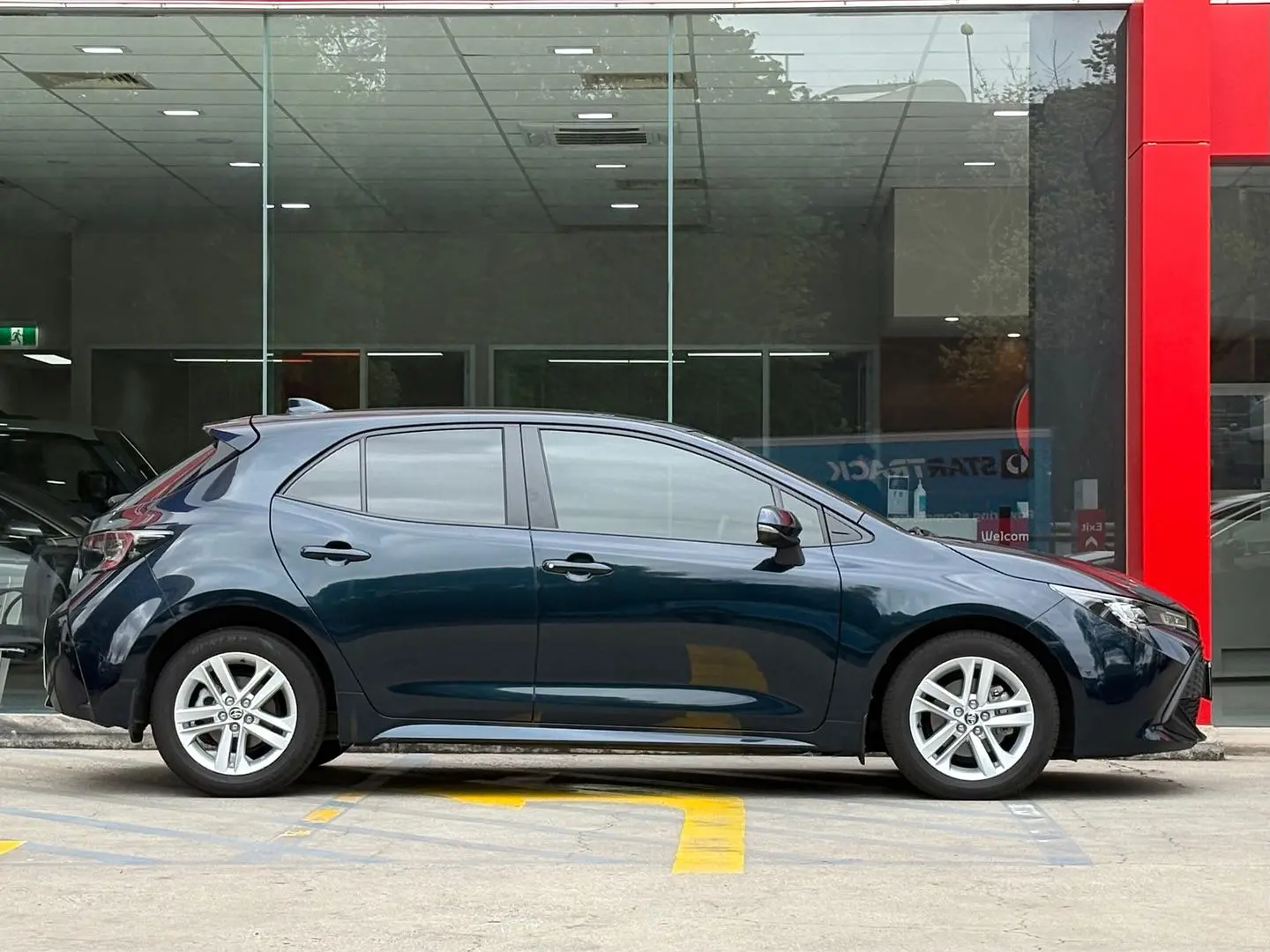 2020 Toyota Corolla Gallery Image 2