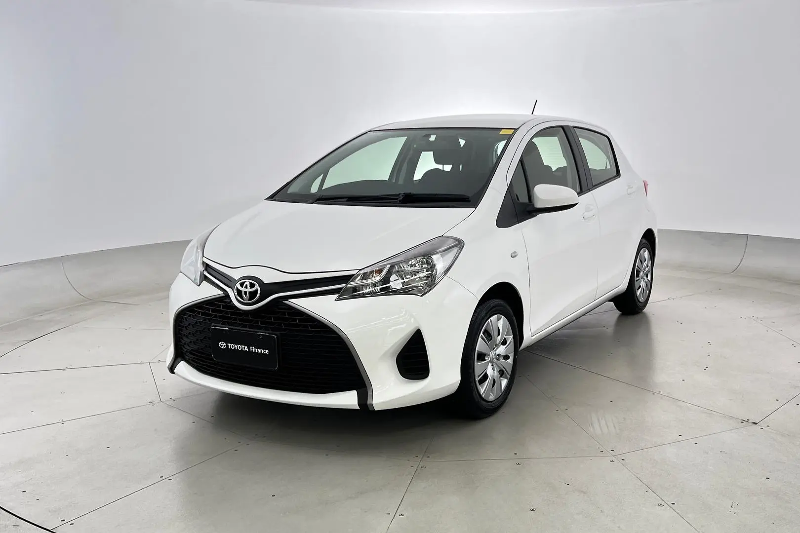 2014 Toyota Yaris Gallery Image 8