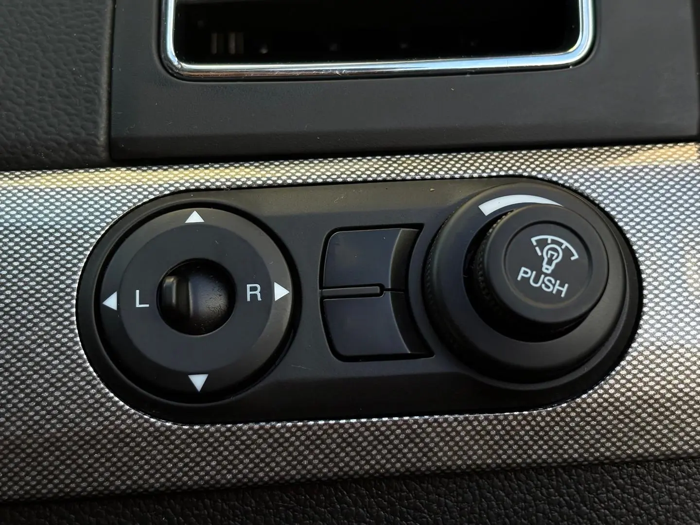 2017 Holden Captiva Gallery Image 24