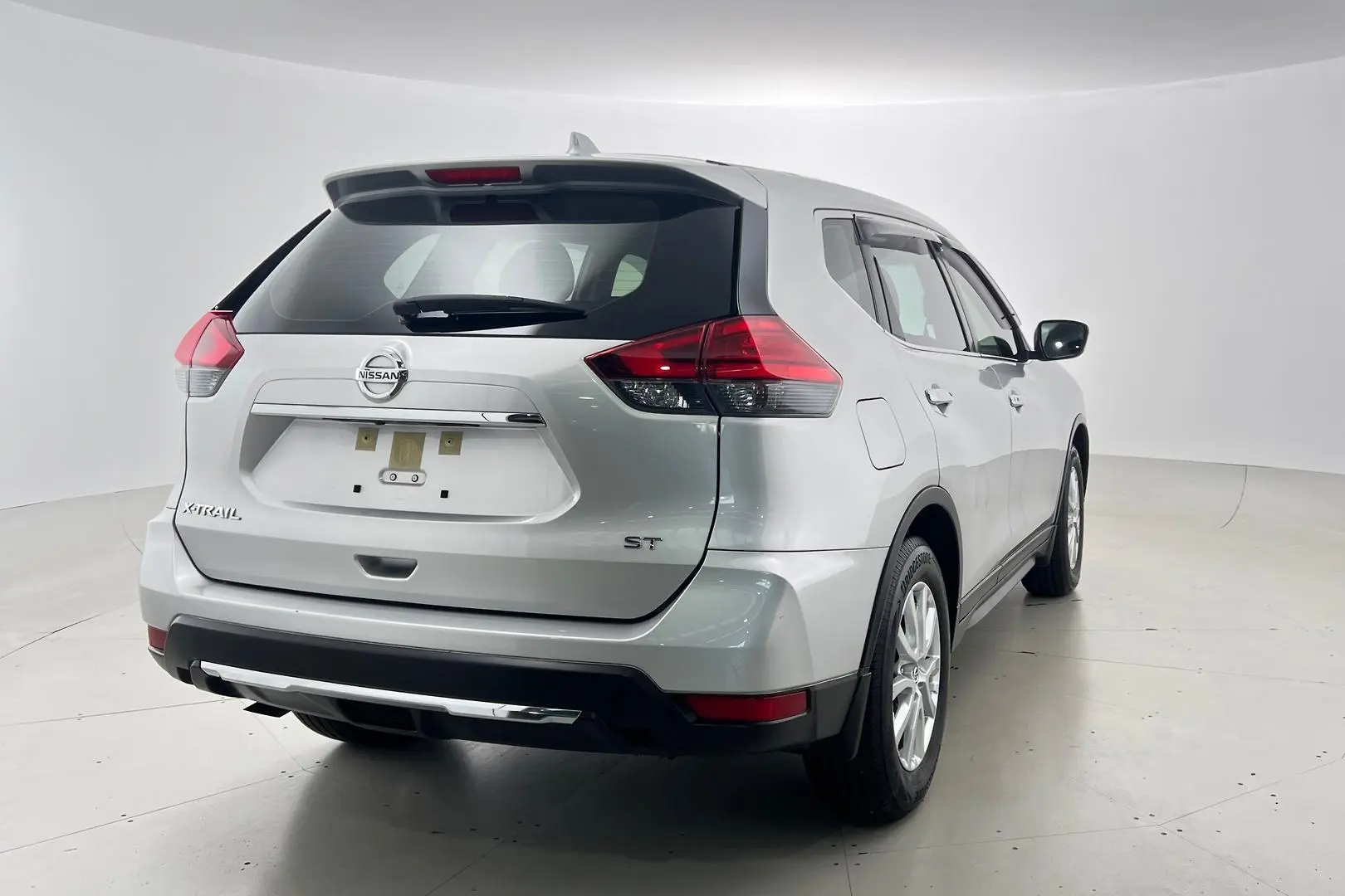 2017 Nissan X-TRAIL Gallery Image 4