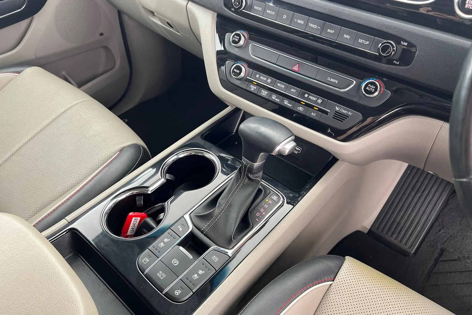 2019 Kia Carnival Gallery Image 13