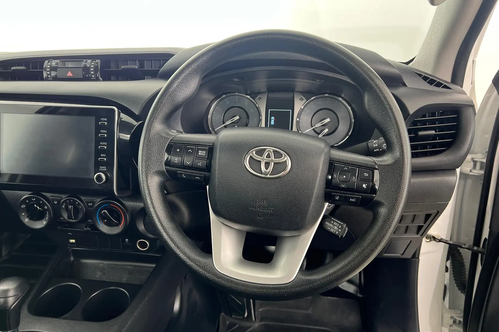 2022 Toyota Hilux Gallery Image 14