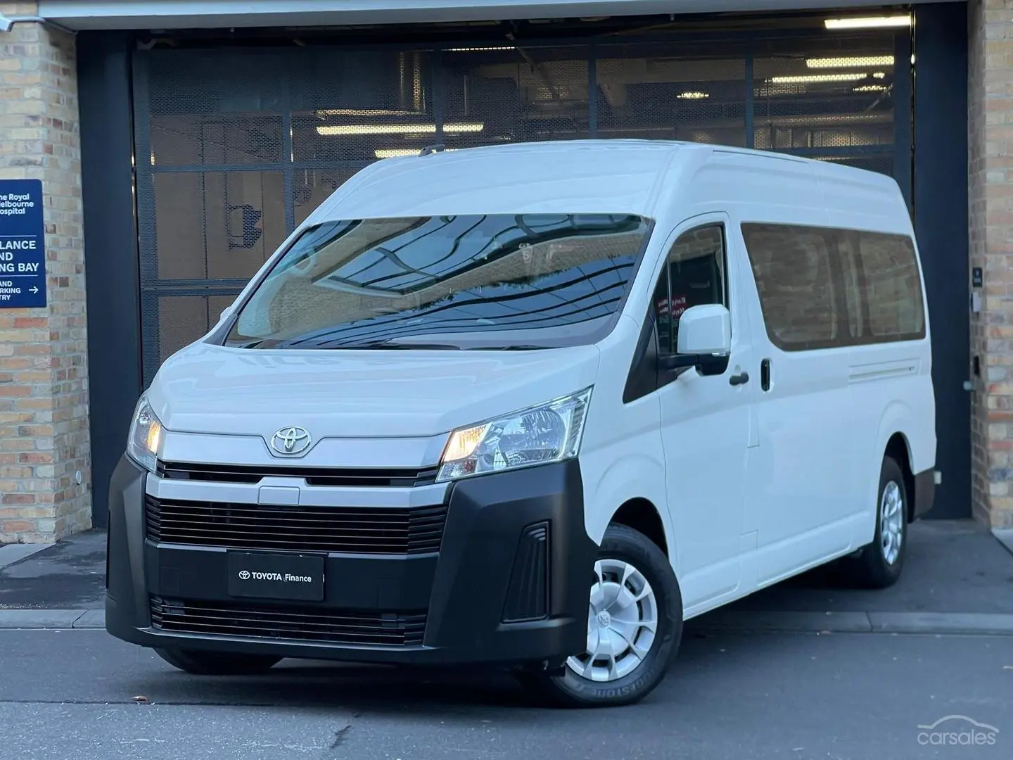 2019 Toyota Hiace Image 4