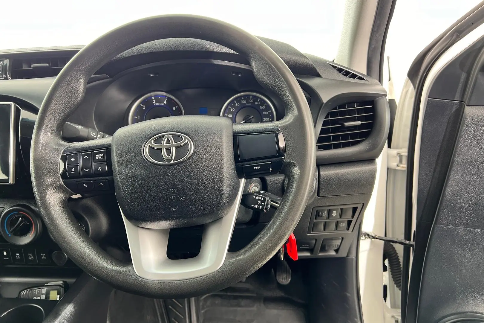 2018 Toyota Hilux Image 16