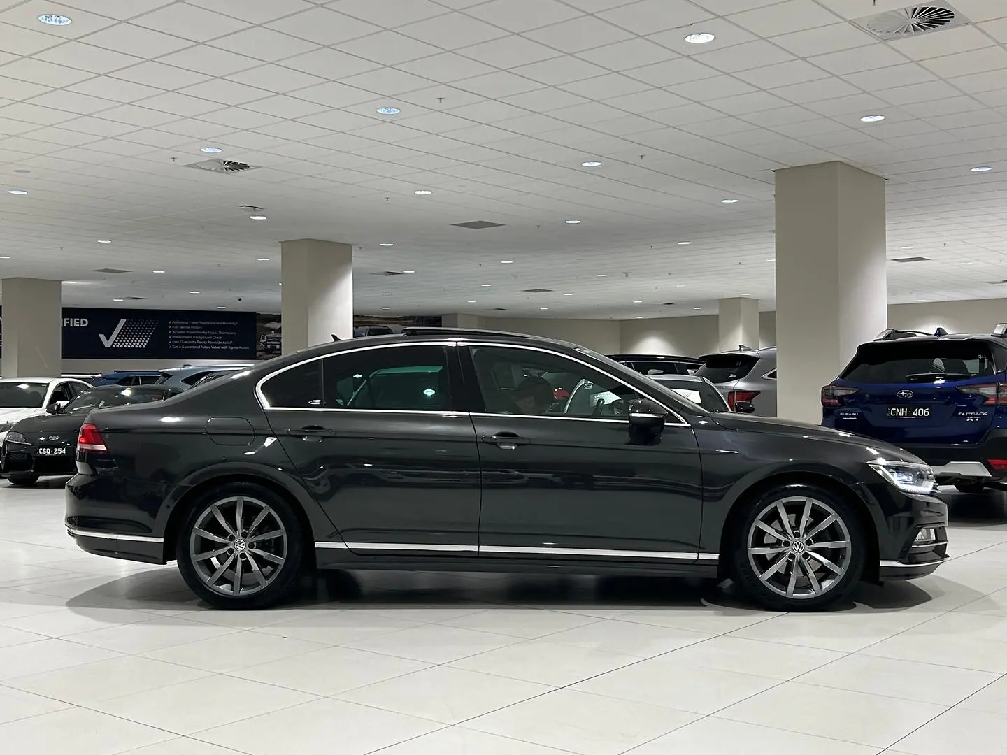 2018 Volkswagen Passat Gallery Image 2