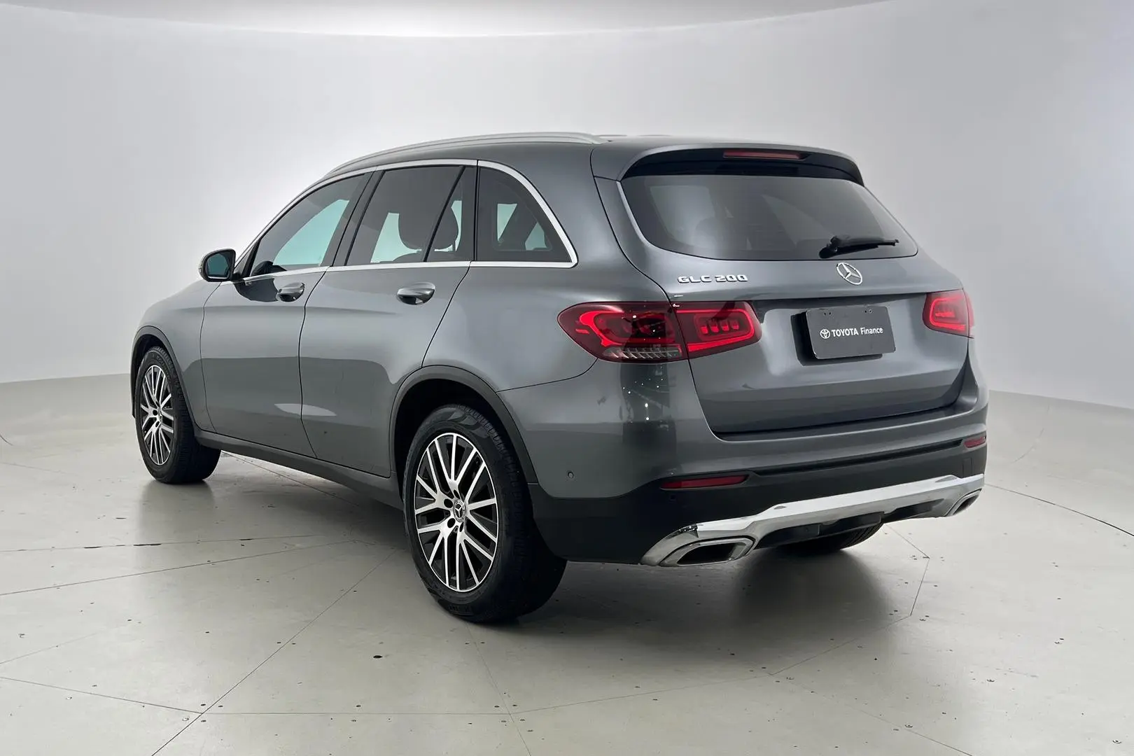 2021 Mercedes-Benz GLC-Class Gallery Image 8
