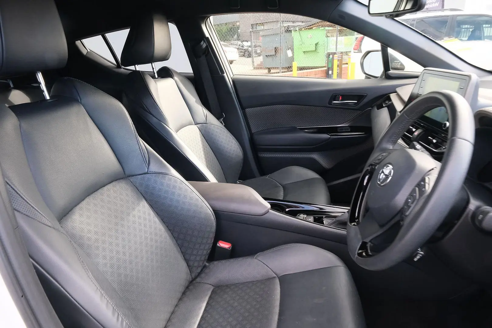 2022 Toyota C-HR Gallery Image 13