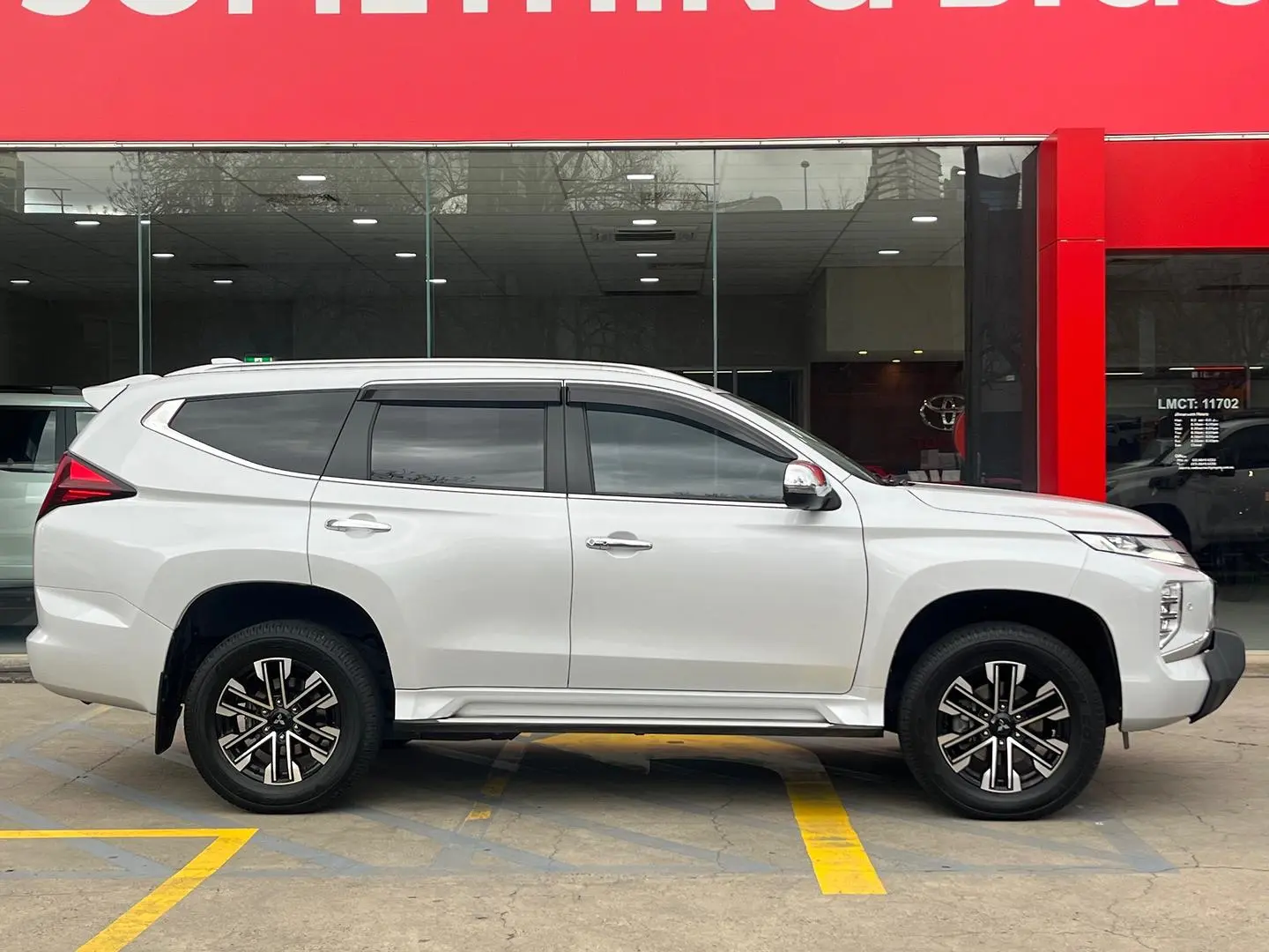 2023 Mitsubishi Pajero Sport Gallery Image 5