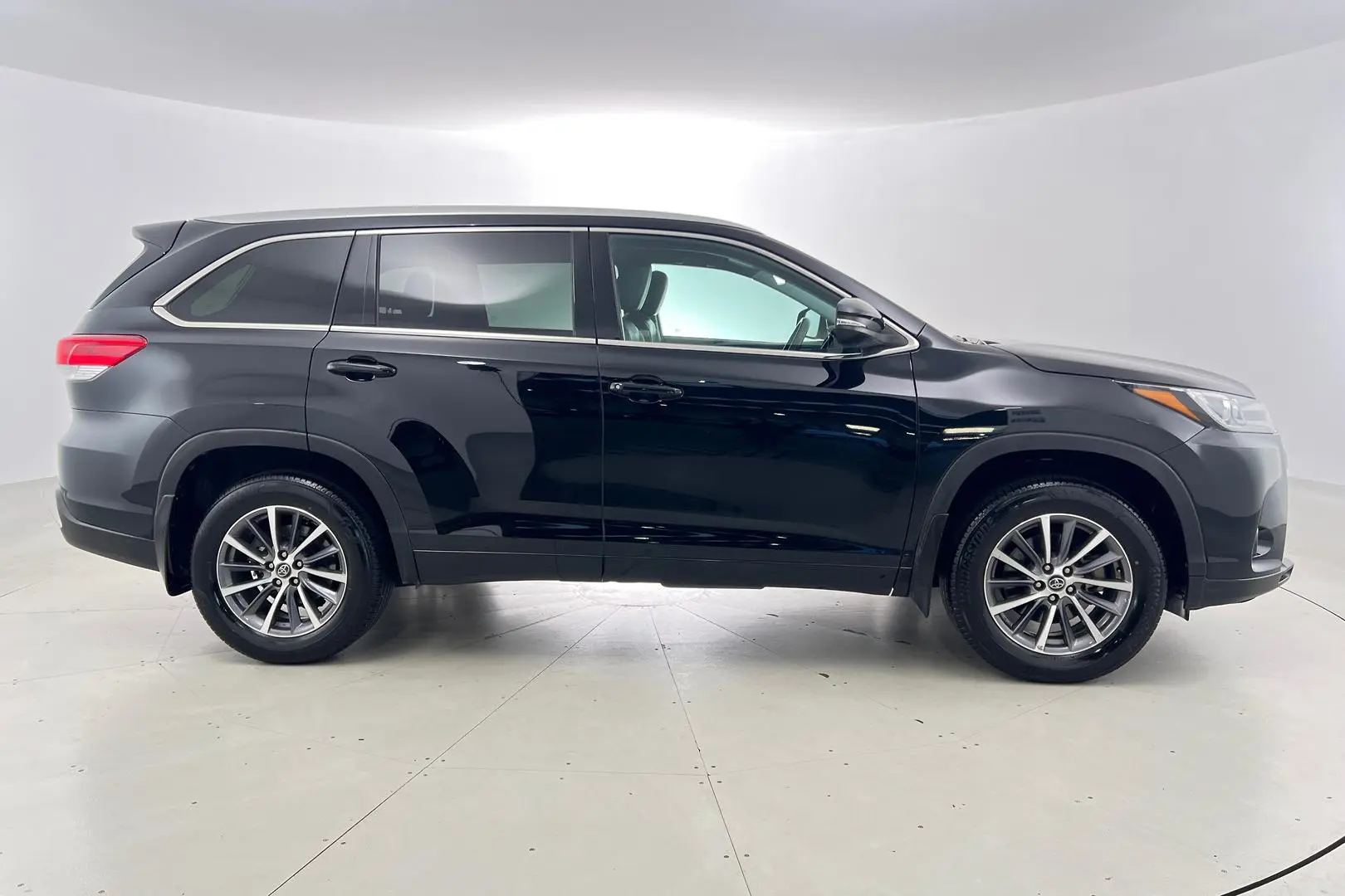 2019 Toyota Kluger Gallery Image 3
