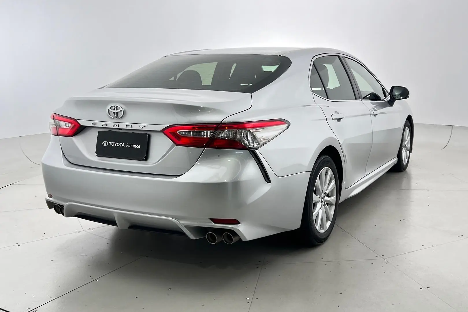 2019 Toyota Camry Gallery Image 4