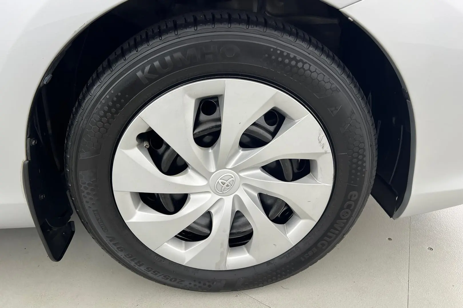 2016 Toyota Corolla Gallery Image 19