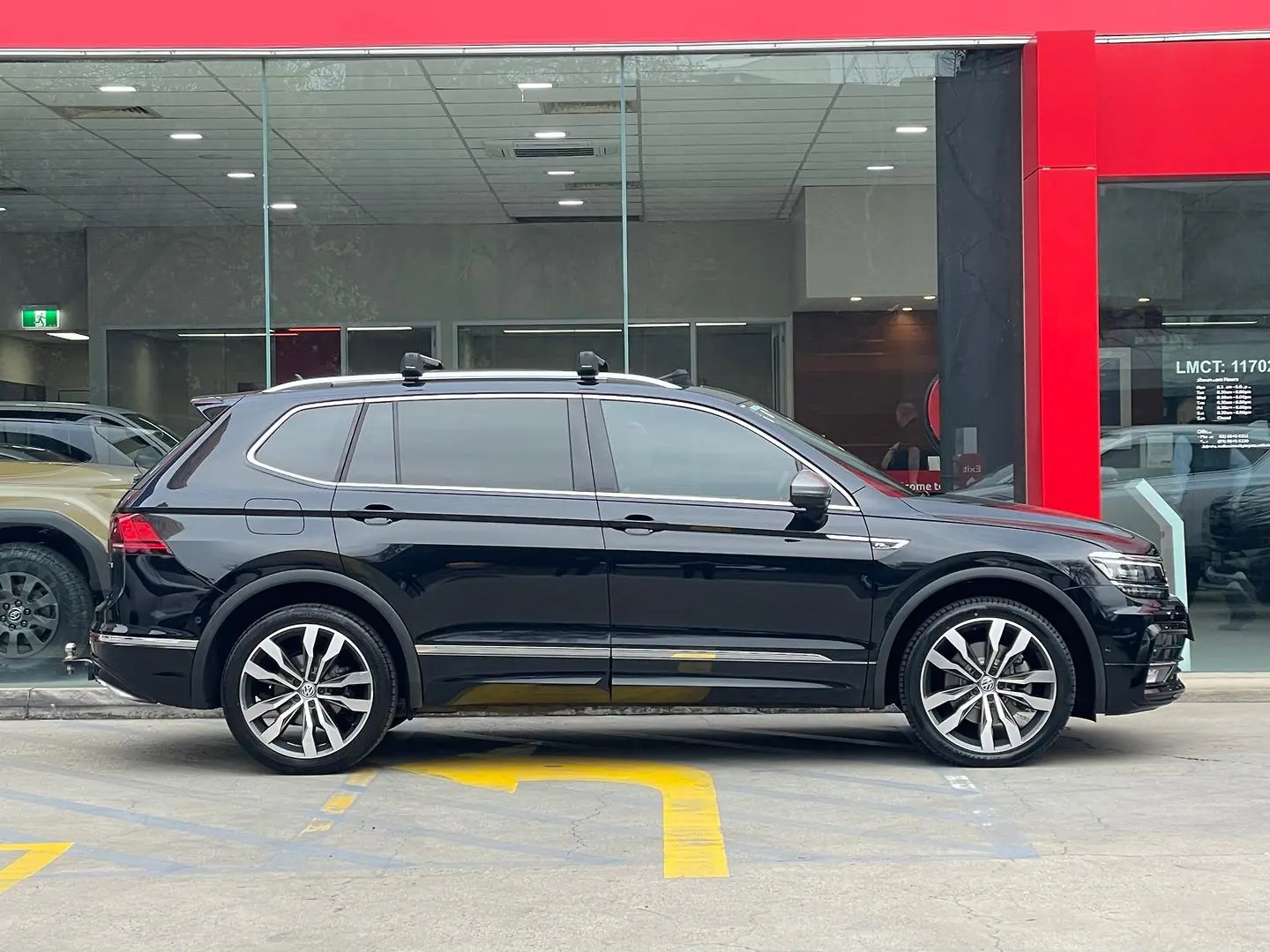 2021 Volkswagen Tiguan Gallery Image 3