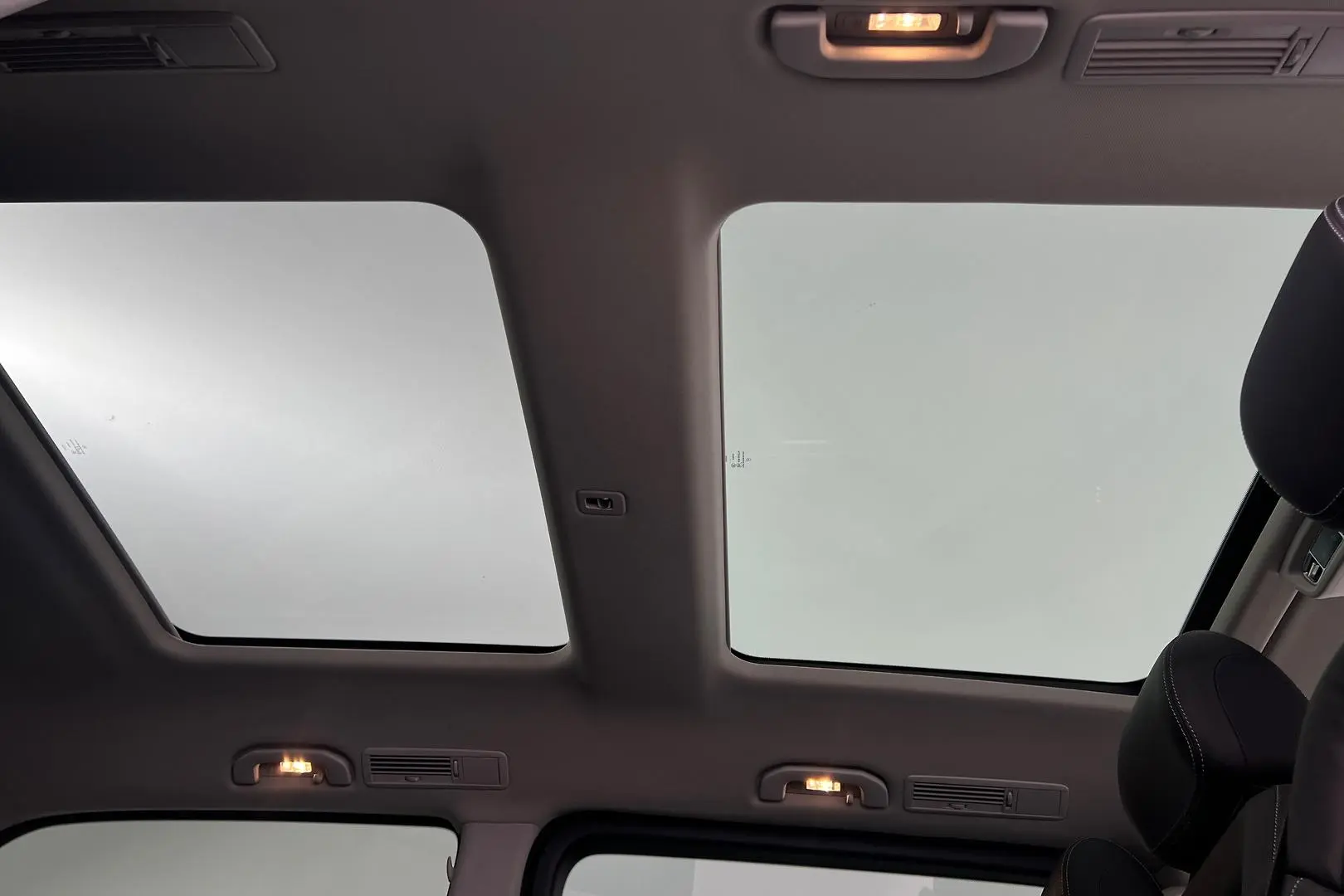 2021 Mercedes-Benz V-Class Gallery Image 13