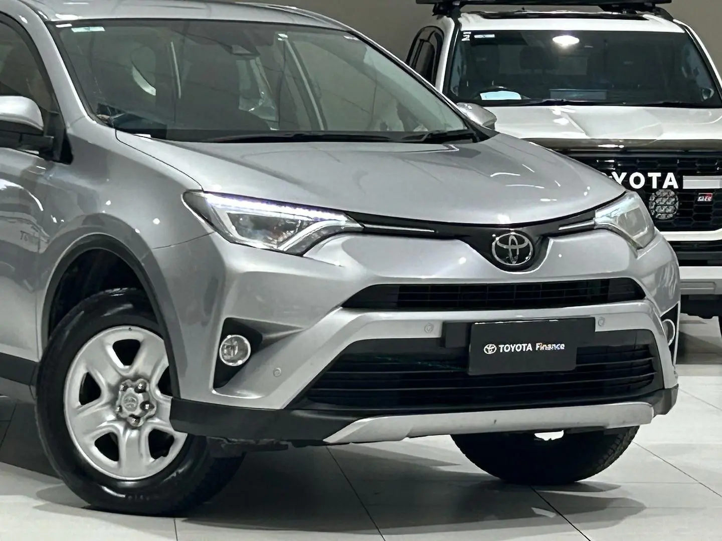 2017 Toyota RAV4 Gallery Image 3