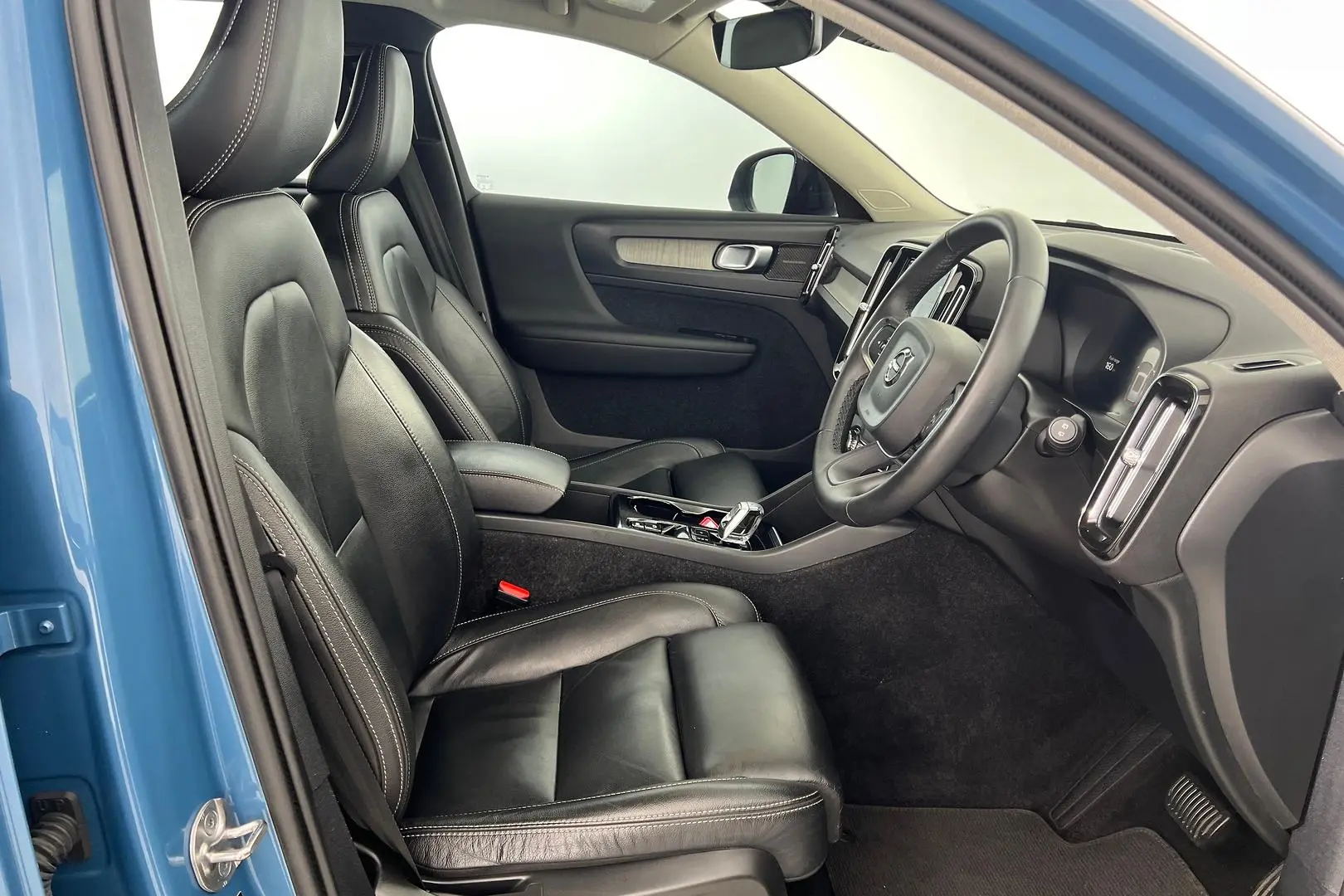 2022 Volvo XC40 Gallery Image 11