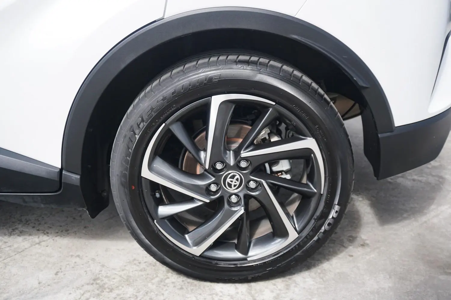 2022 Toyota C-HR Gallery Image 21