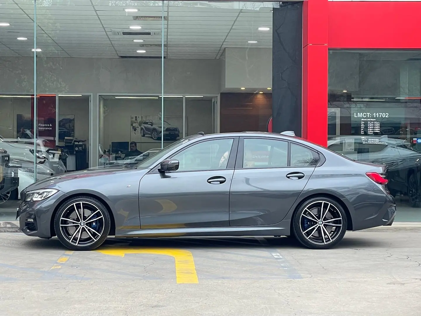 2021 BMW 3 Series Gallery Image 6