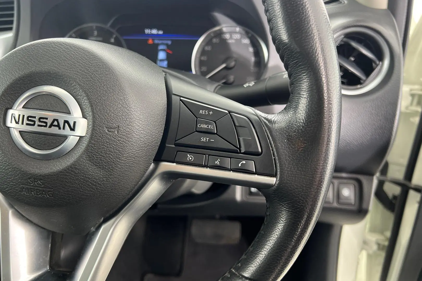 2021 Nissan Navara Gallery Image 16