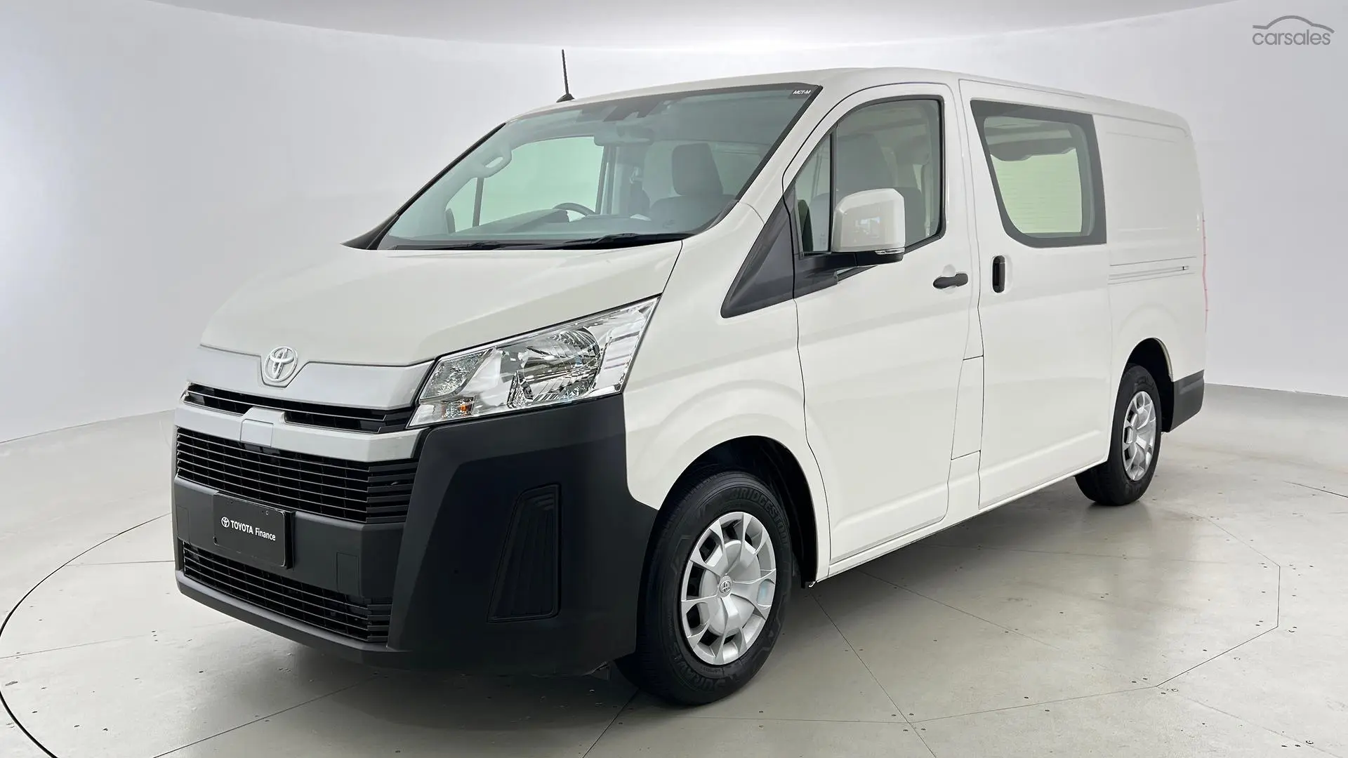 2020 Toyota Hiace Image 5