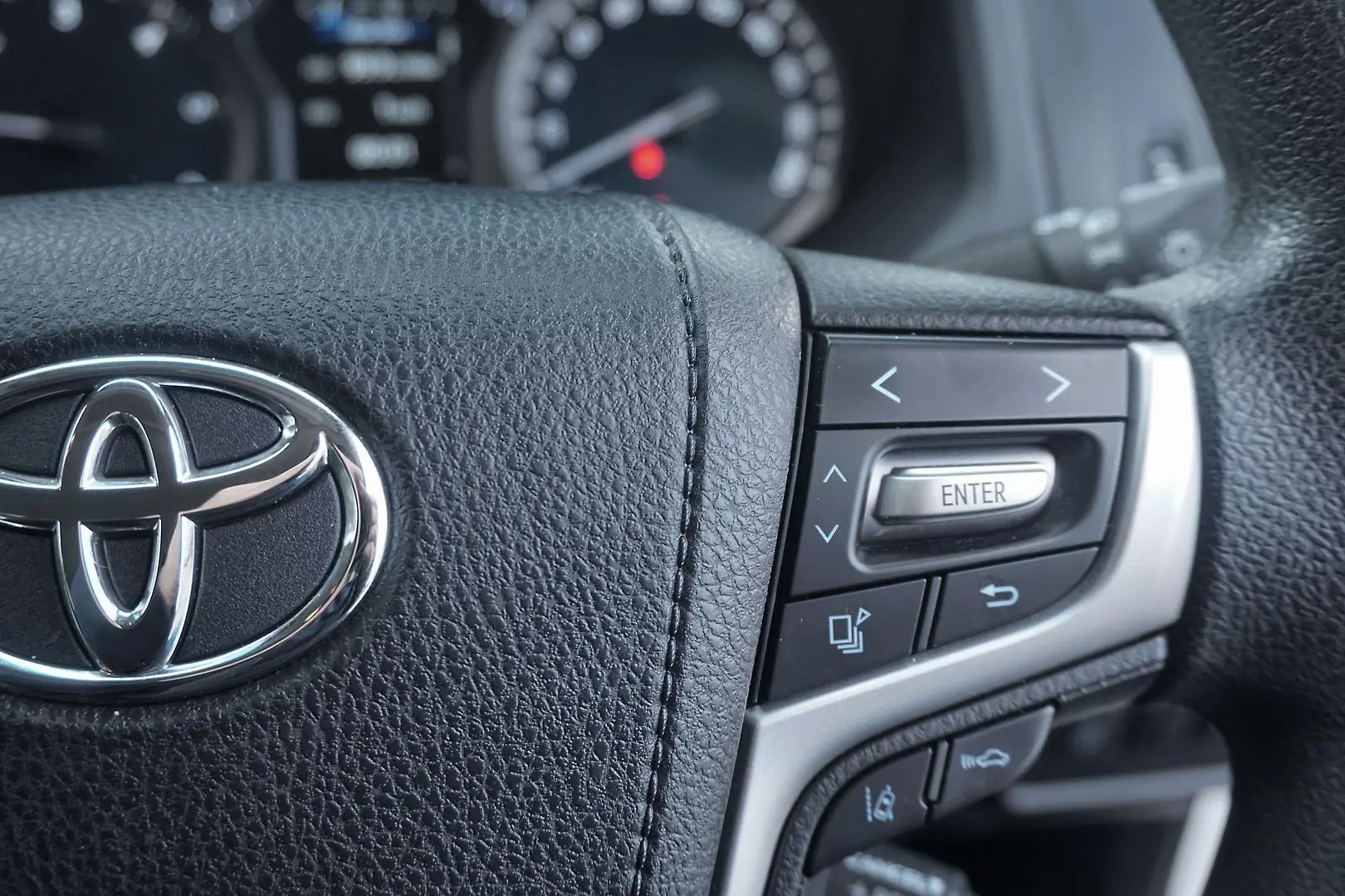 2020 Toyota Landcruiser Prado Gallery Image 10