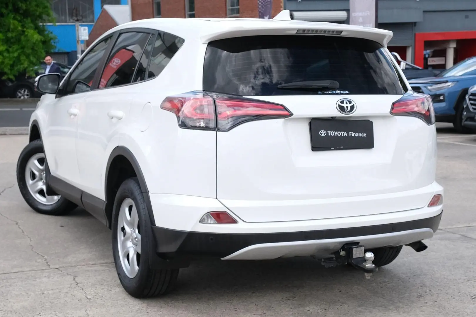 2018 Toyota Rav4 Gallery Image 2