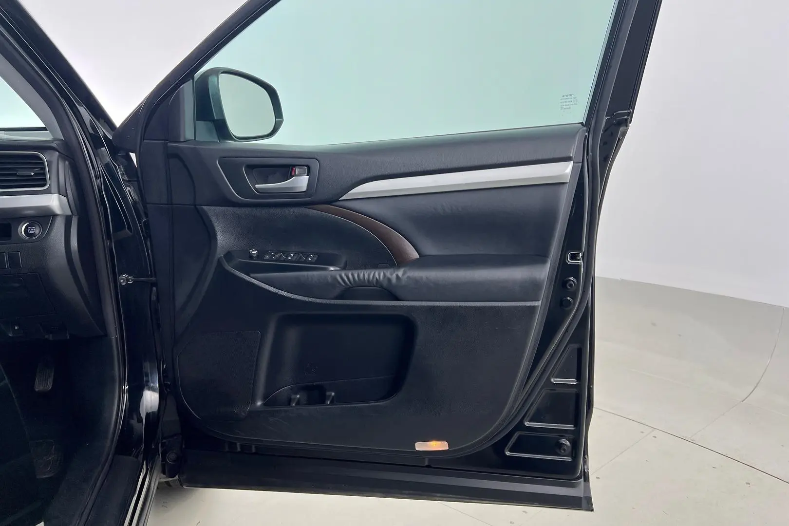 2014 Toyota Kluger Gallery Image 10