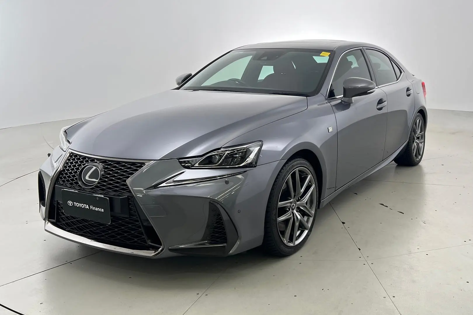 2019 Lexus IS Gallery Image 9