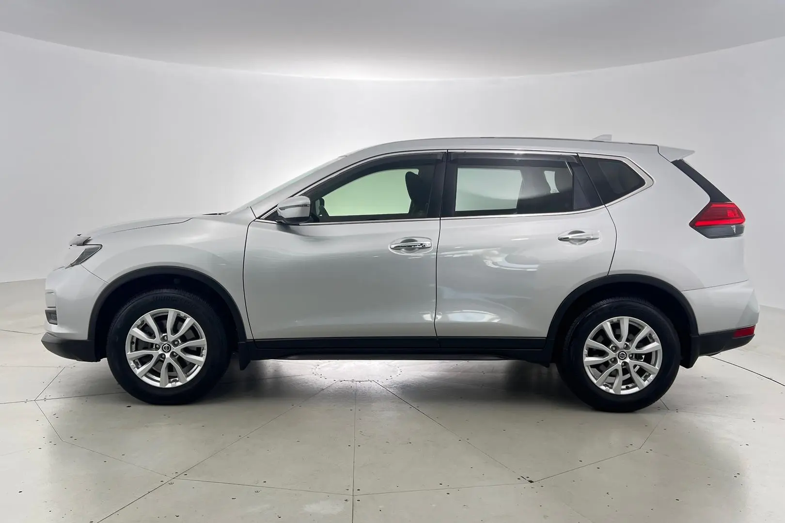 2017 Nissan X-TRAIL Gallery Image 7