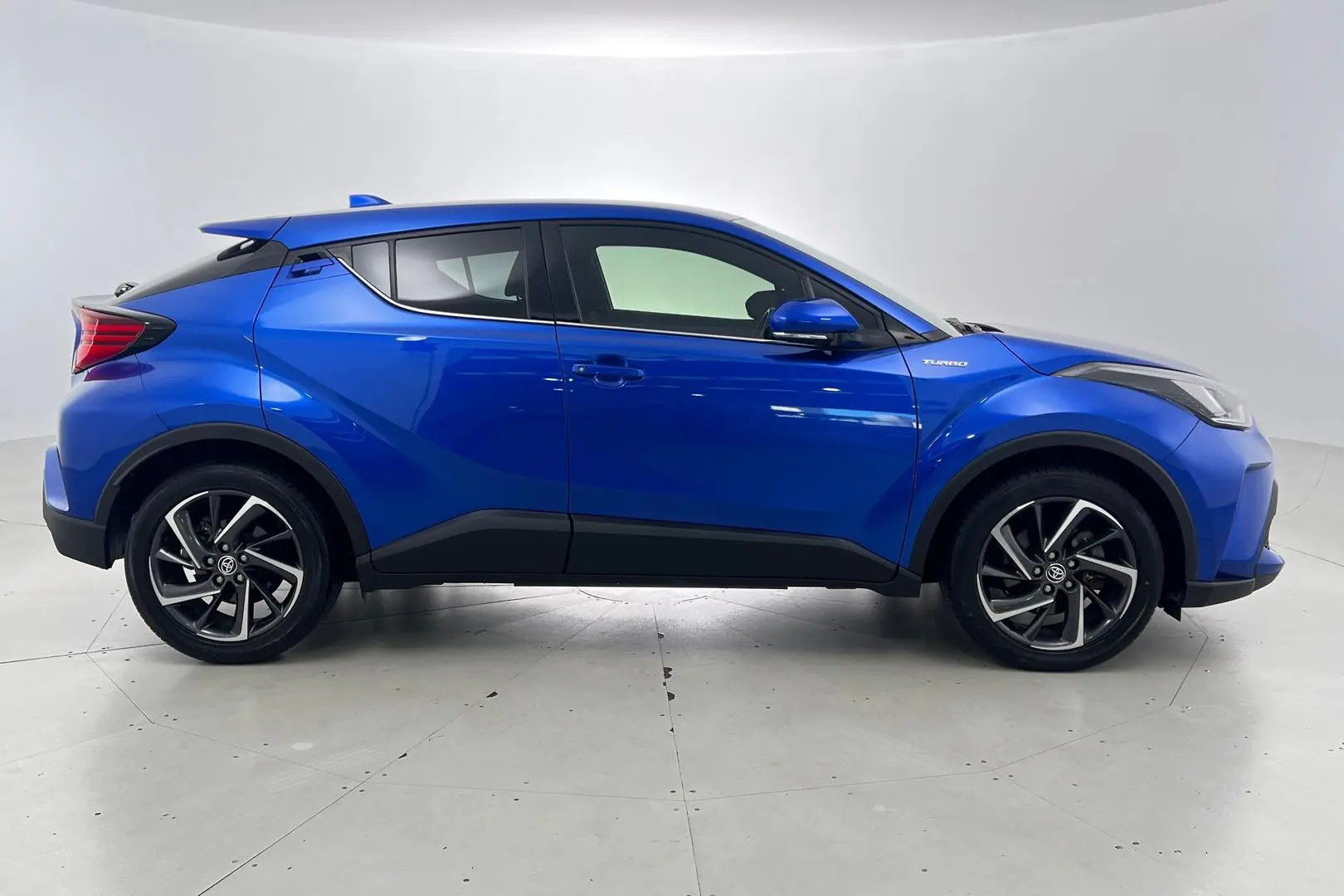 2021 Toyota C-HR Gallery Image 3