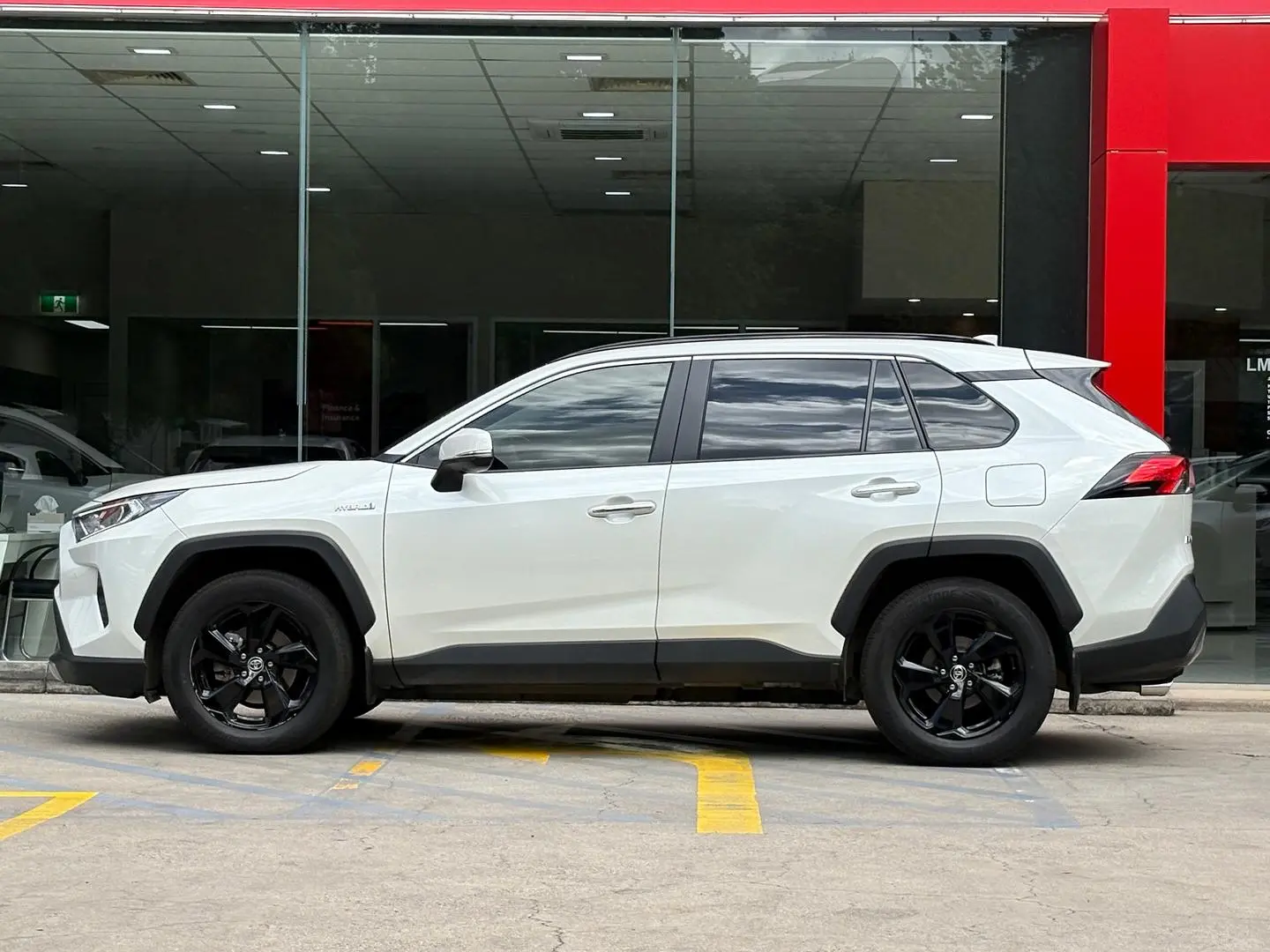 2019 Toyota RAV4 Gallery Image 6