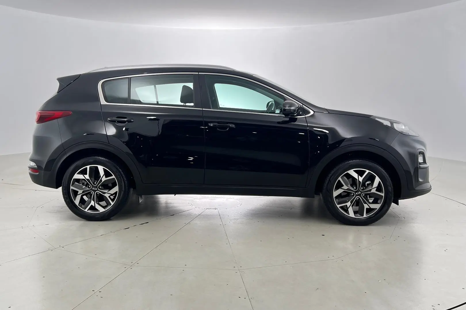 2020 Kia Sportage Gallery Image 3