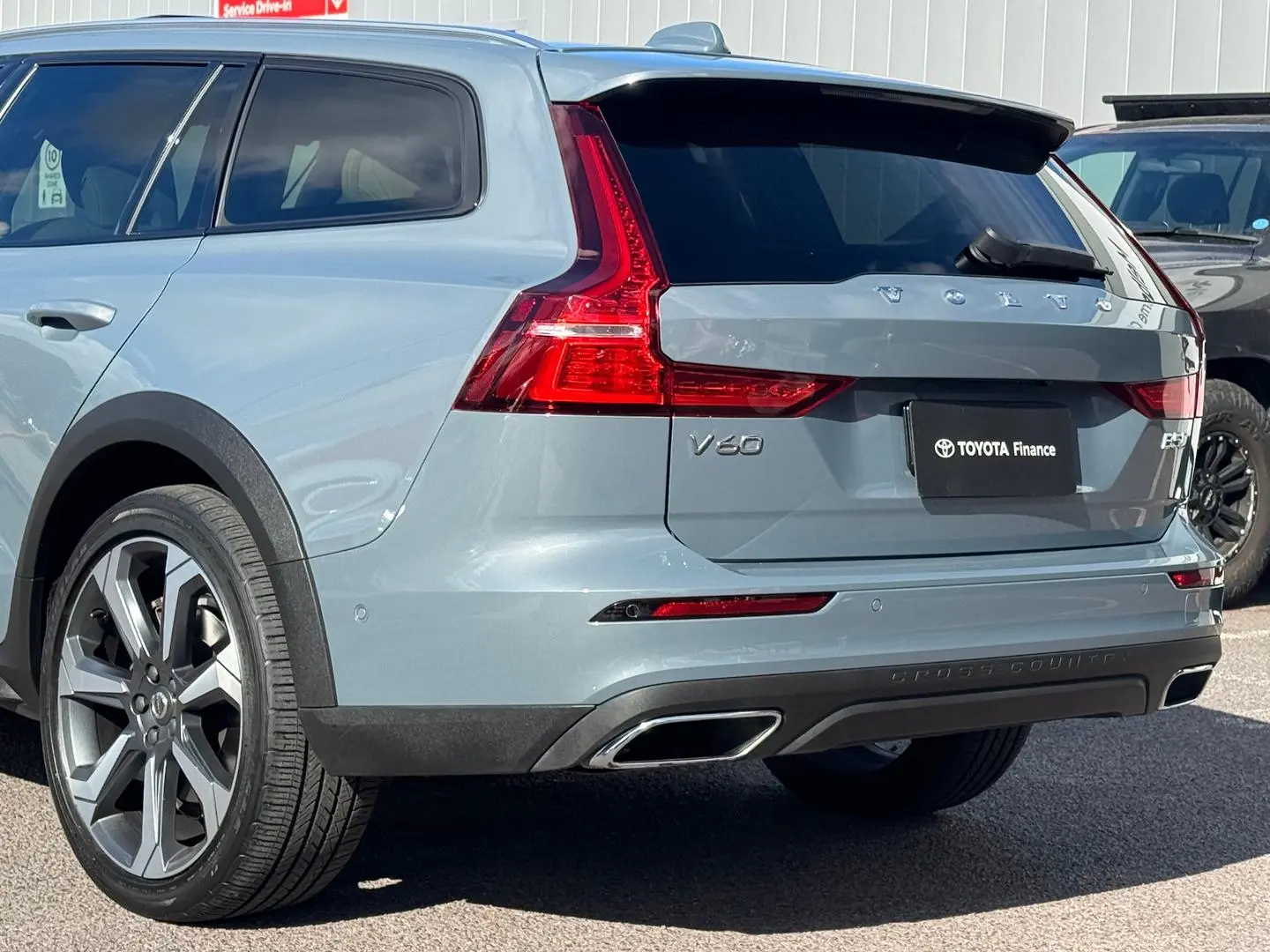 2021 Volvo V60 Cross Country Gallery Image 8