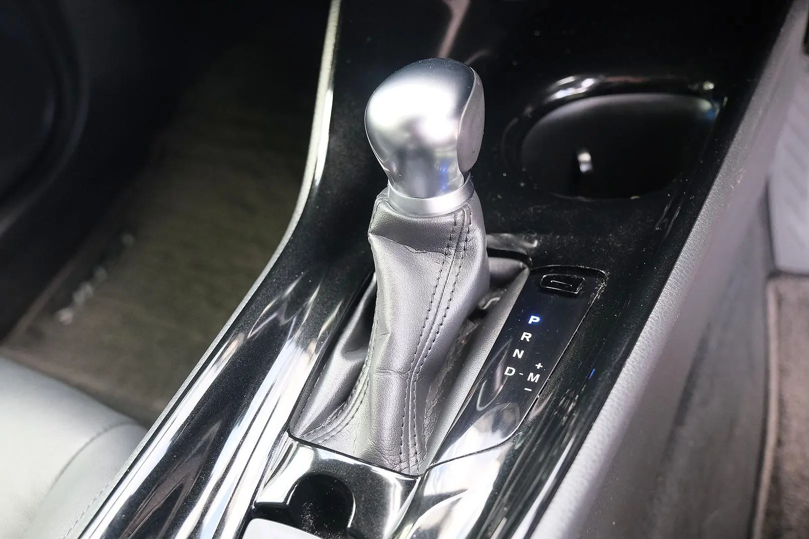 2019 Toyota C-HR Gallery Image 18