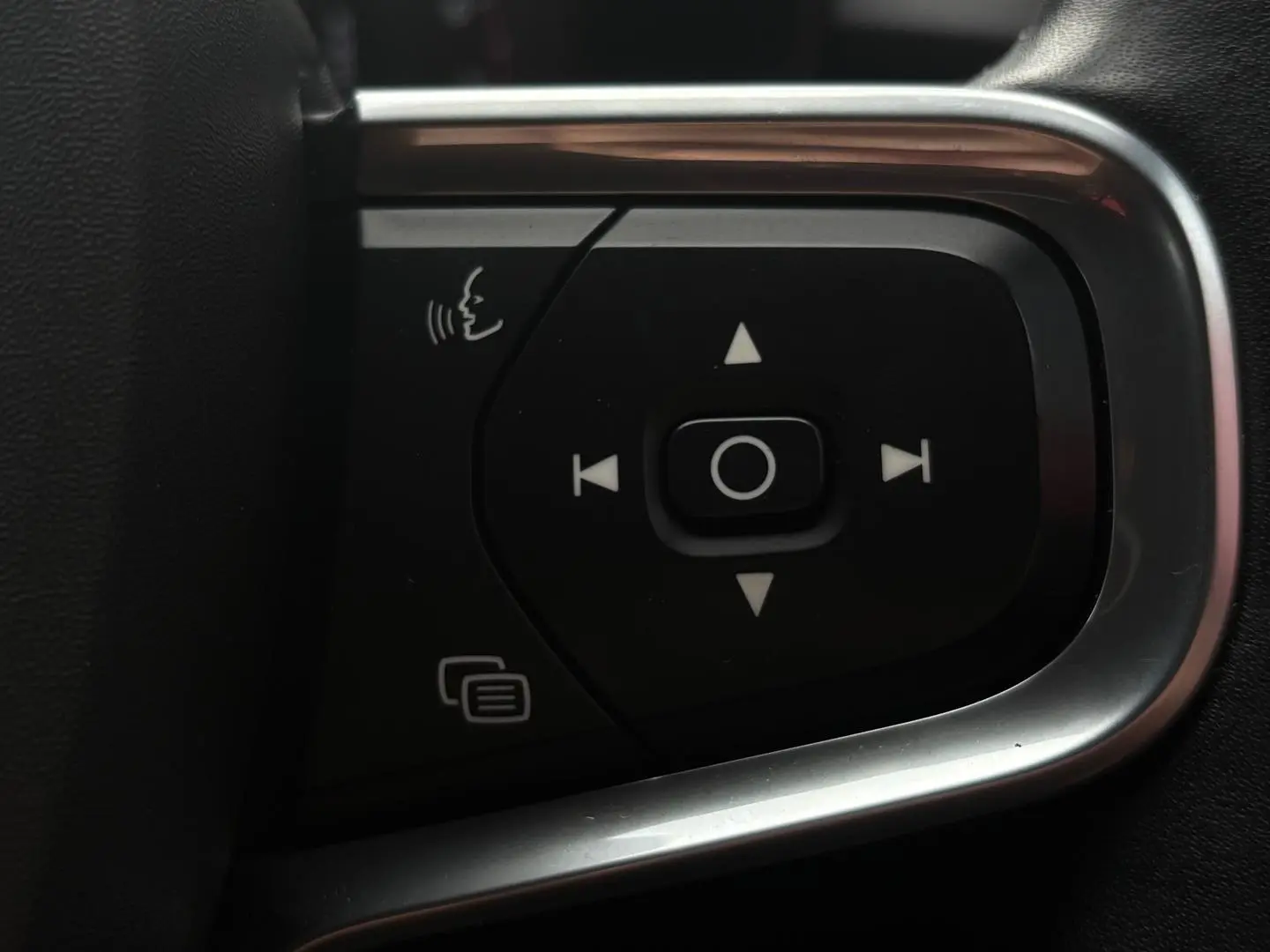 2021 Volvo XC40 Gallery Image 19