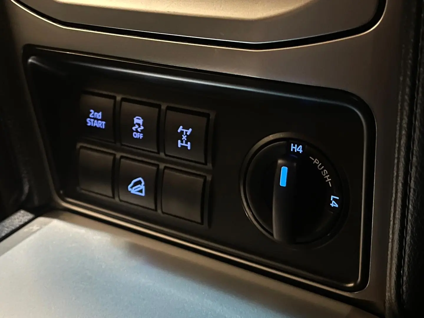 2023 Toyota Landcruiser Prado Gallery Image 19