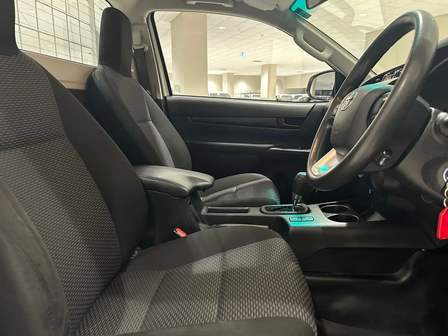 2016 Toyota Hilux Gallery Image 14