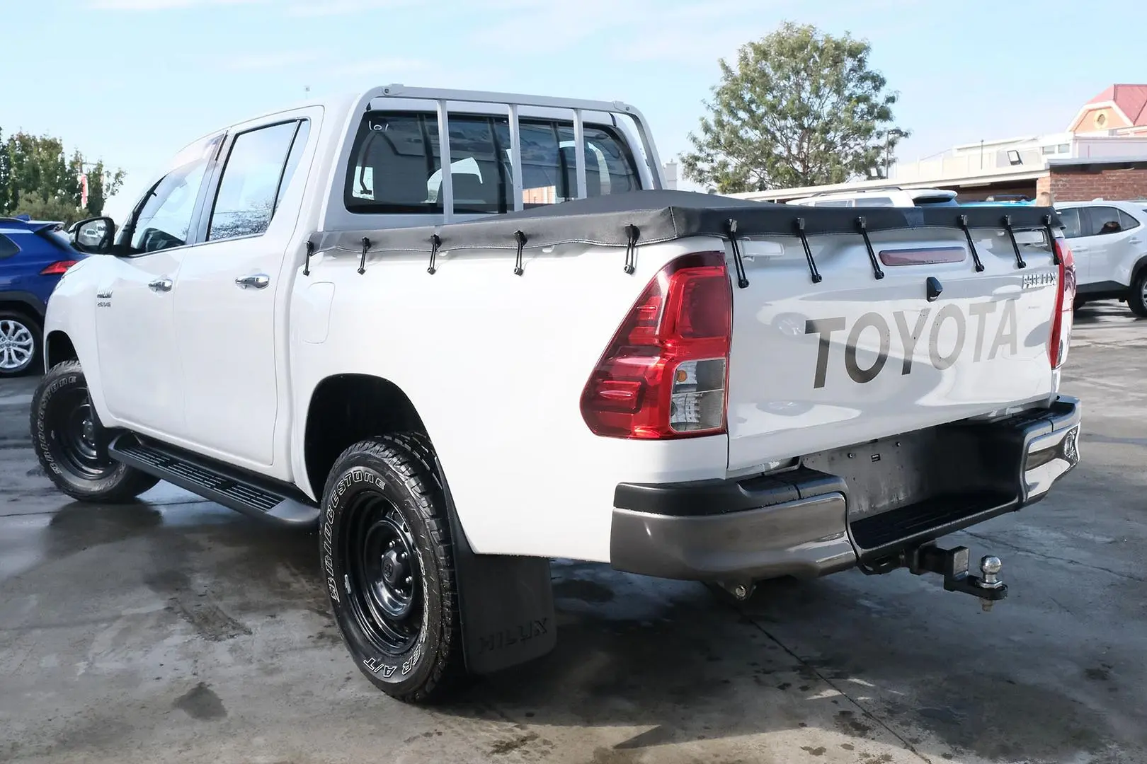 2017 Toyota Hilux Gallery Image 2