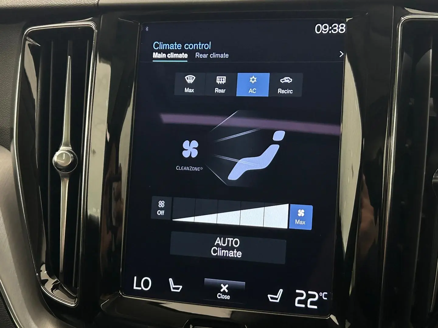2020 Volvo XC60 Gallery Image 18