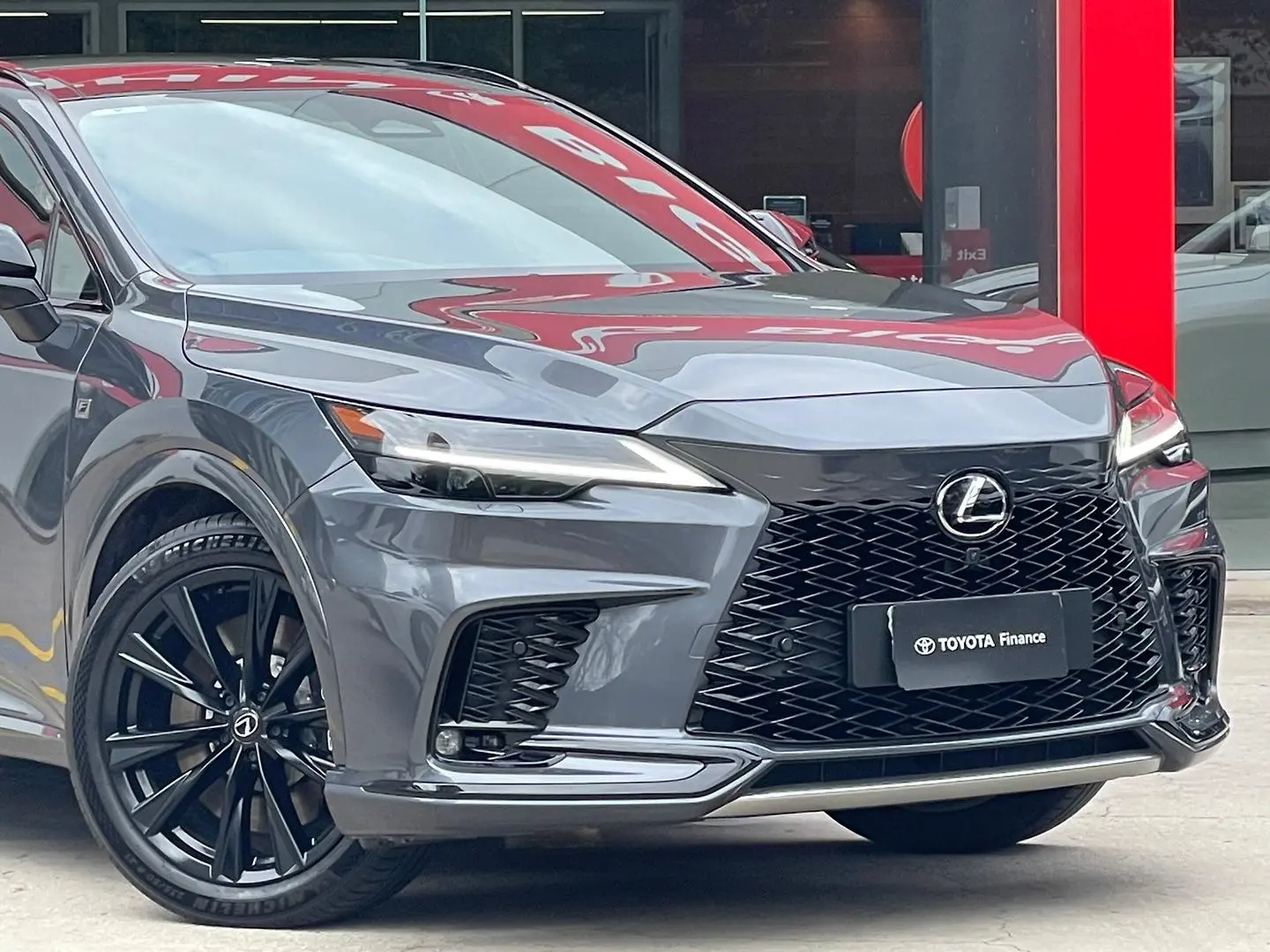 2024 Lexus RX Gallery Image 3