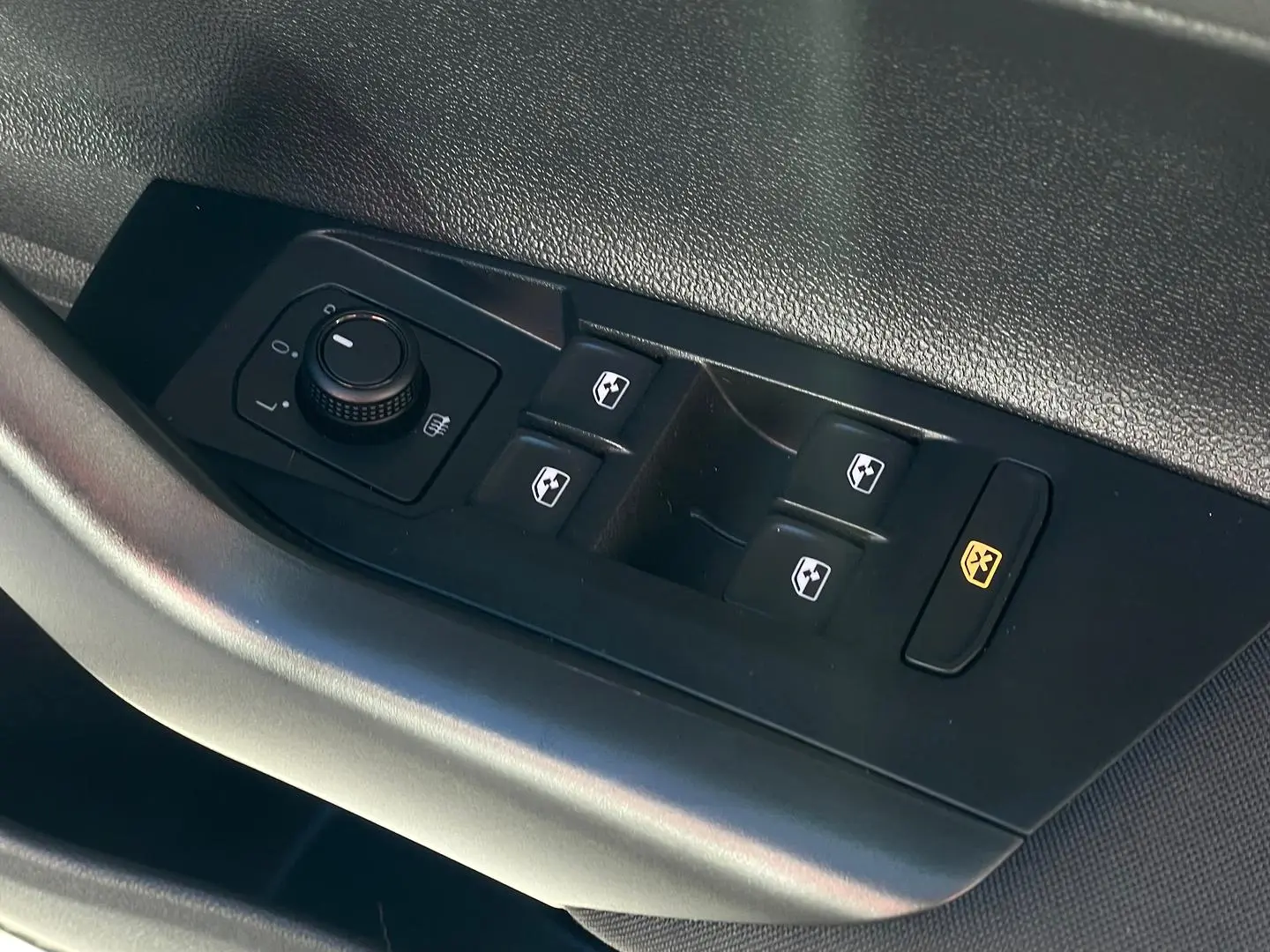 2020 Volkswagen Polo Gallery Image 16