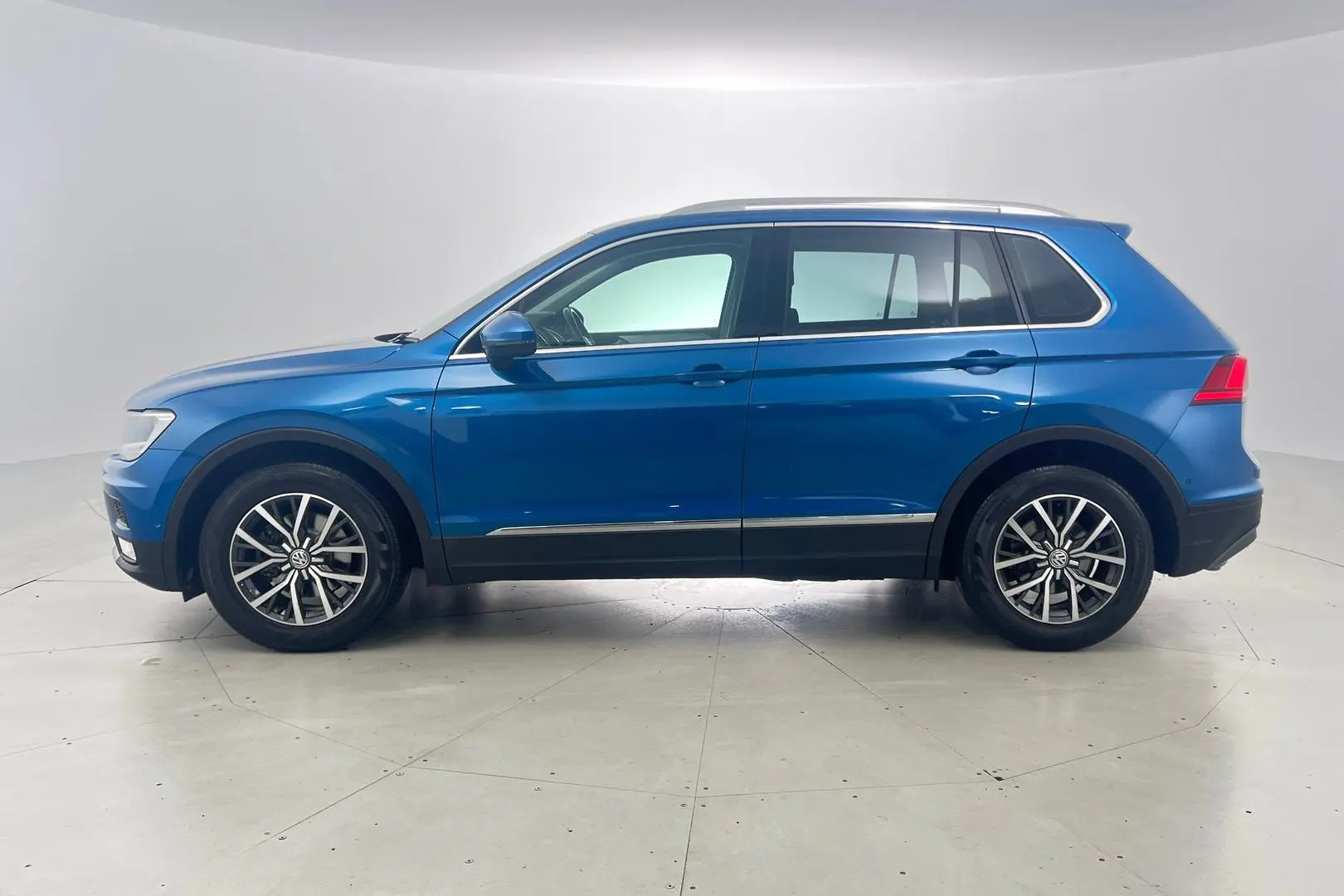 2016 Volkswagen Tiguan Gallery Image 8