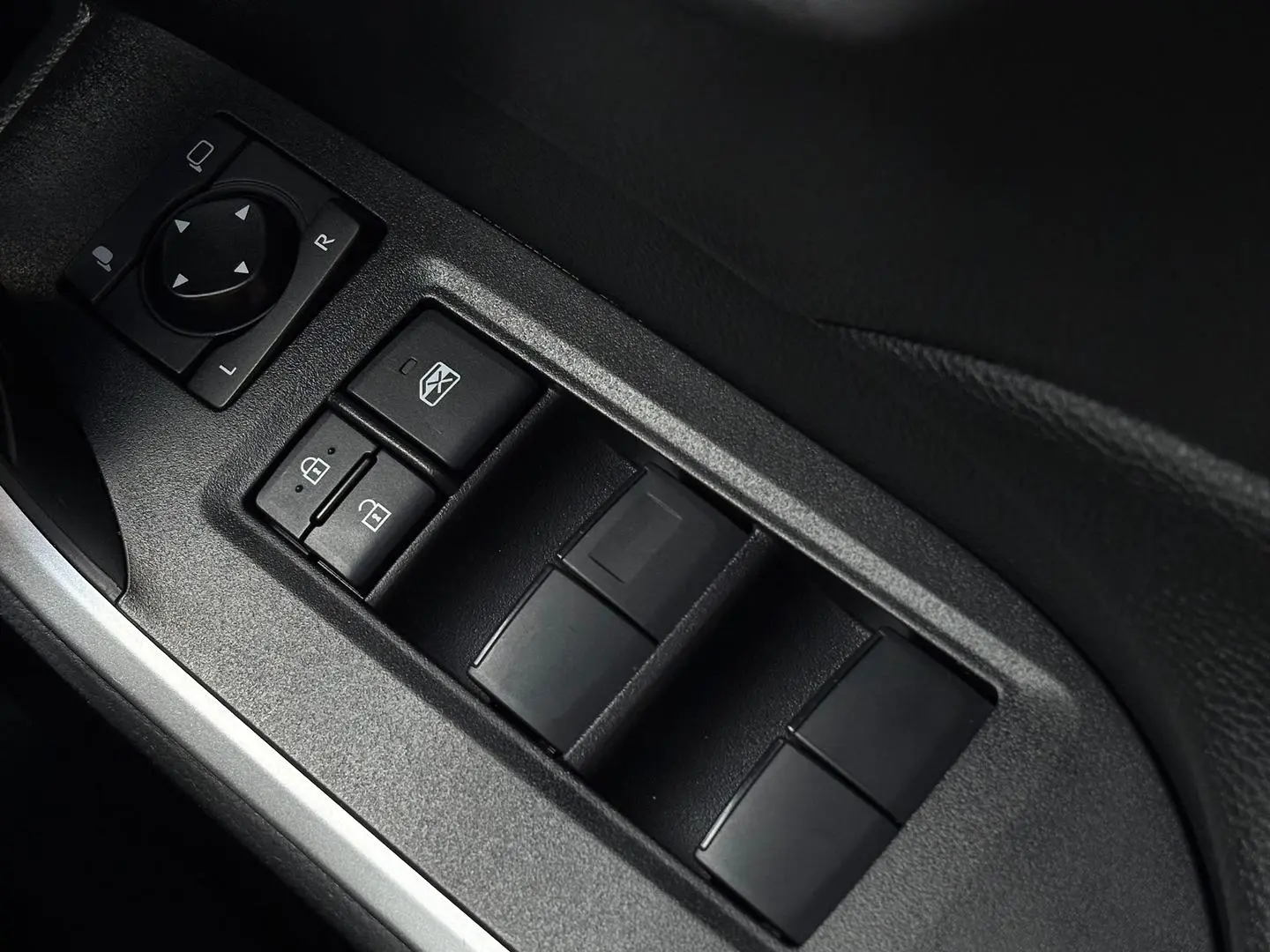 2021 Toyota RAV4 Gallery Image 24