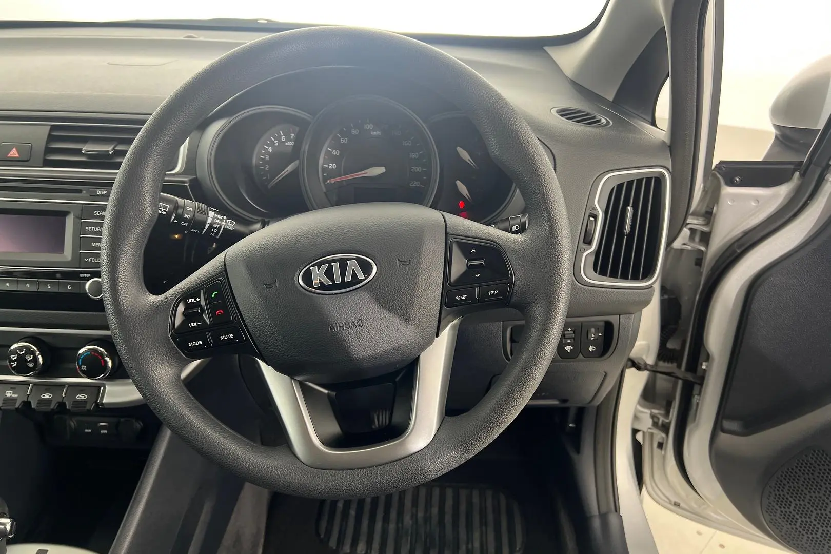 2016 Kia Rio Gallery Image 15
