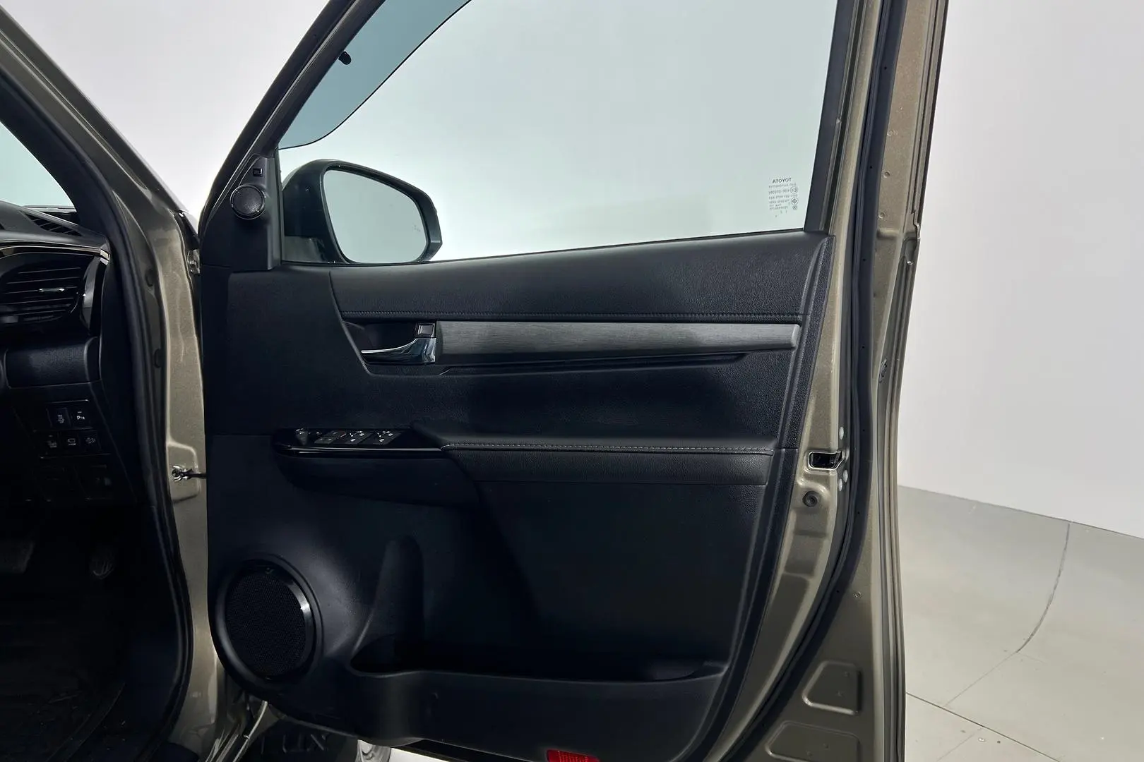 2023 Toyota Hilux Gallery Image 13