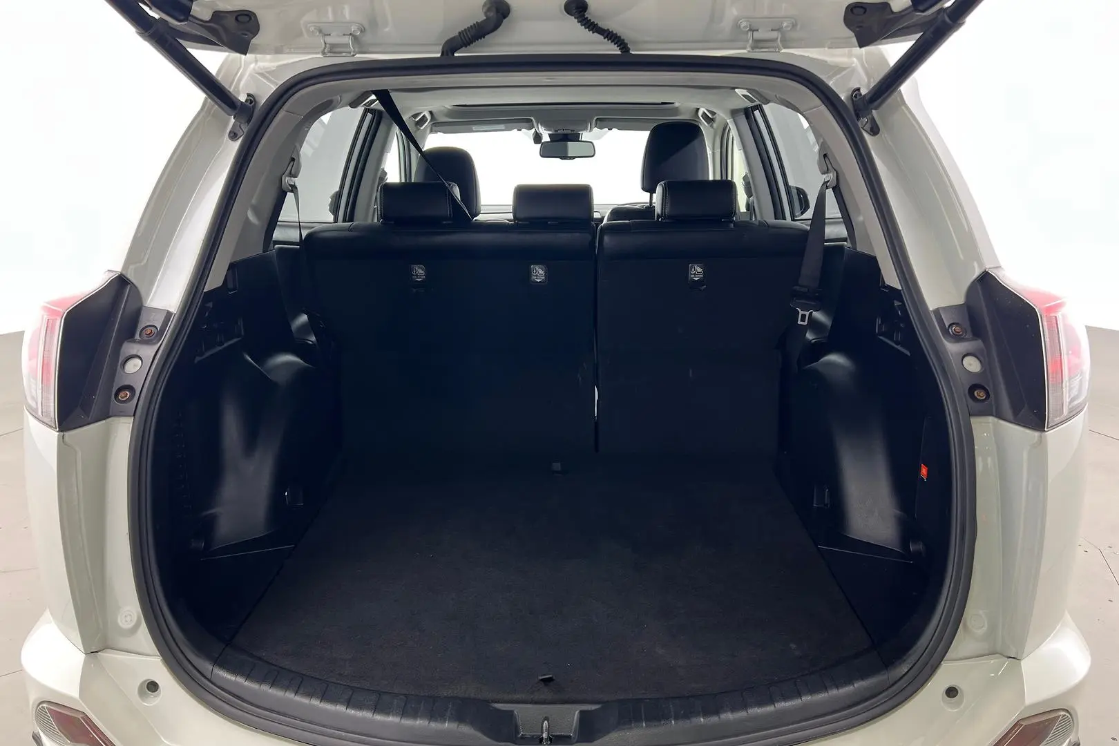 2016 Toyota RAV4 Gallery Image 24