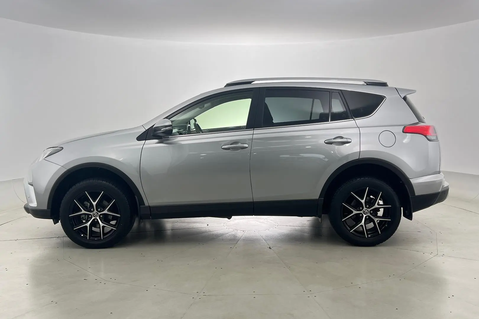 2018 Toyota Rav4 Gallery Image 7