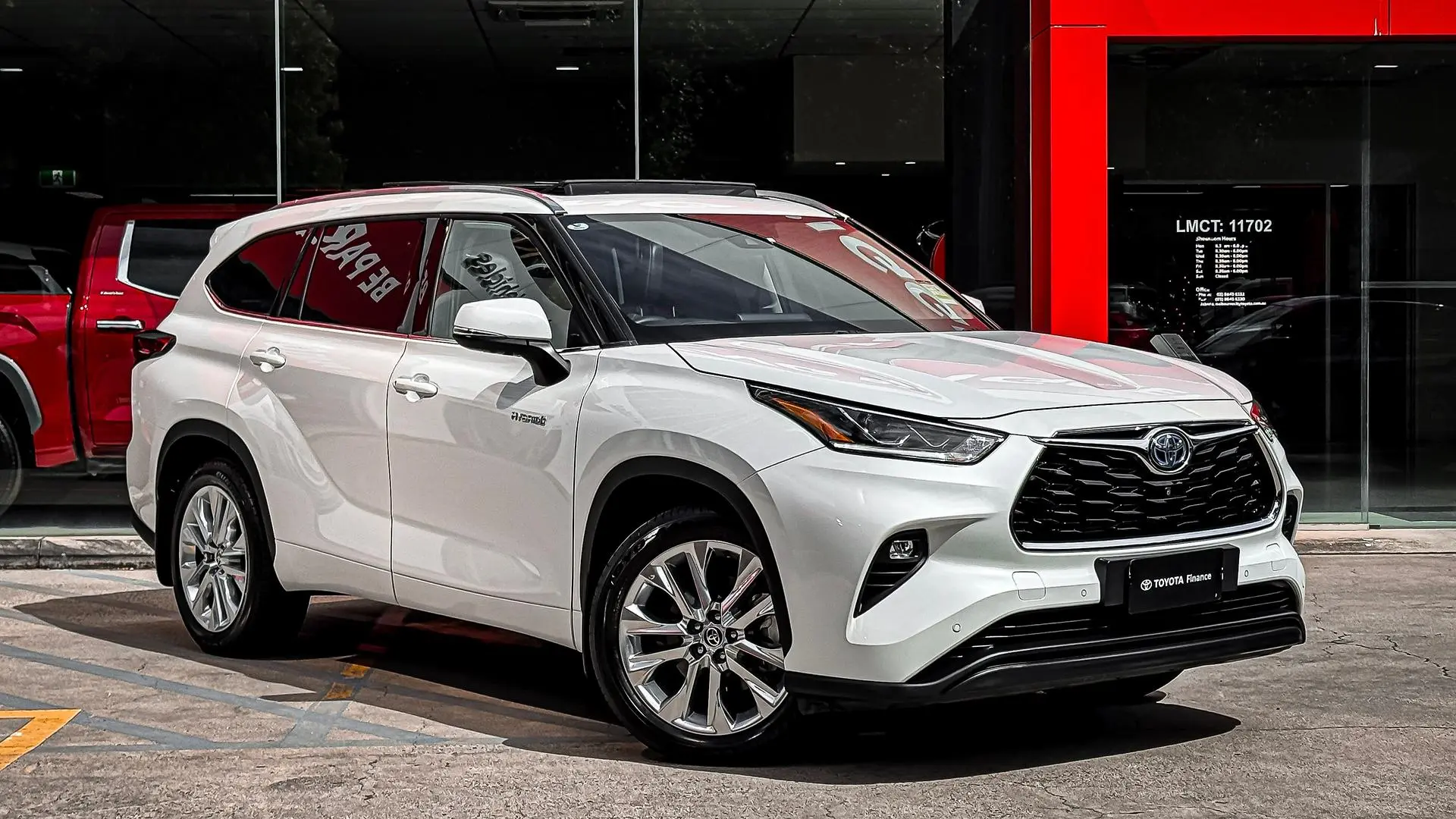 2021 Toyota Kluger Gallery Image 1